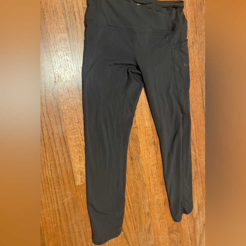 Gray capri Gaiam leggings with pockets. size small.